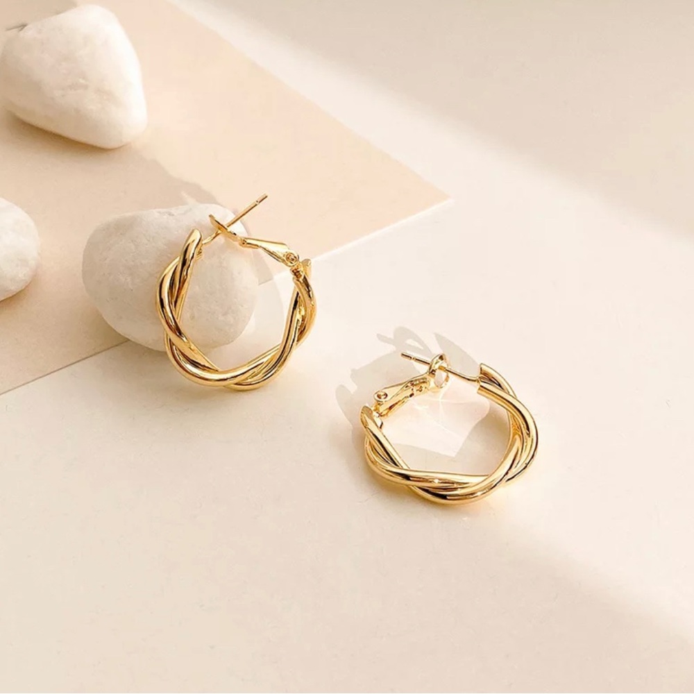 New Ella Glam Twisted Hoop Earrings 1”